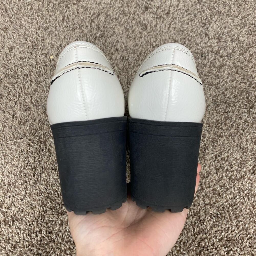 Dirty-laundry Women's White and Black Oxfords - Picture 6 of 8